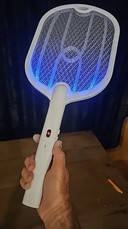 מחבט חשמלי ליתושים 3 ב-1 — מחבט + מנורת קטל UV נטענת USB-C - תמונה 4