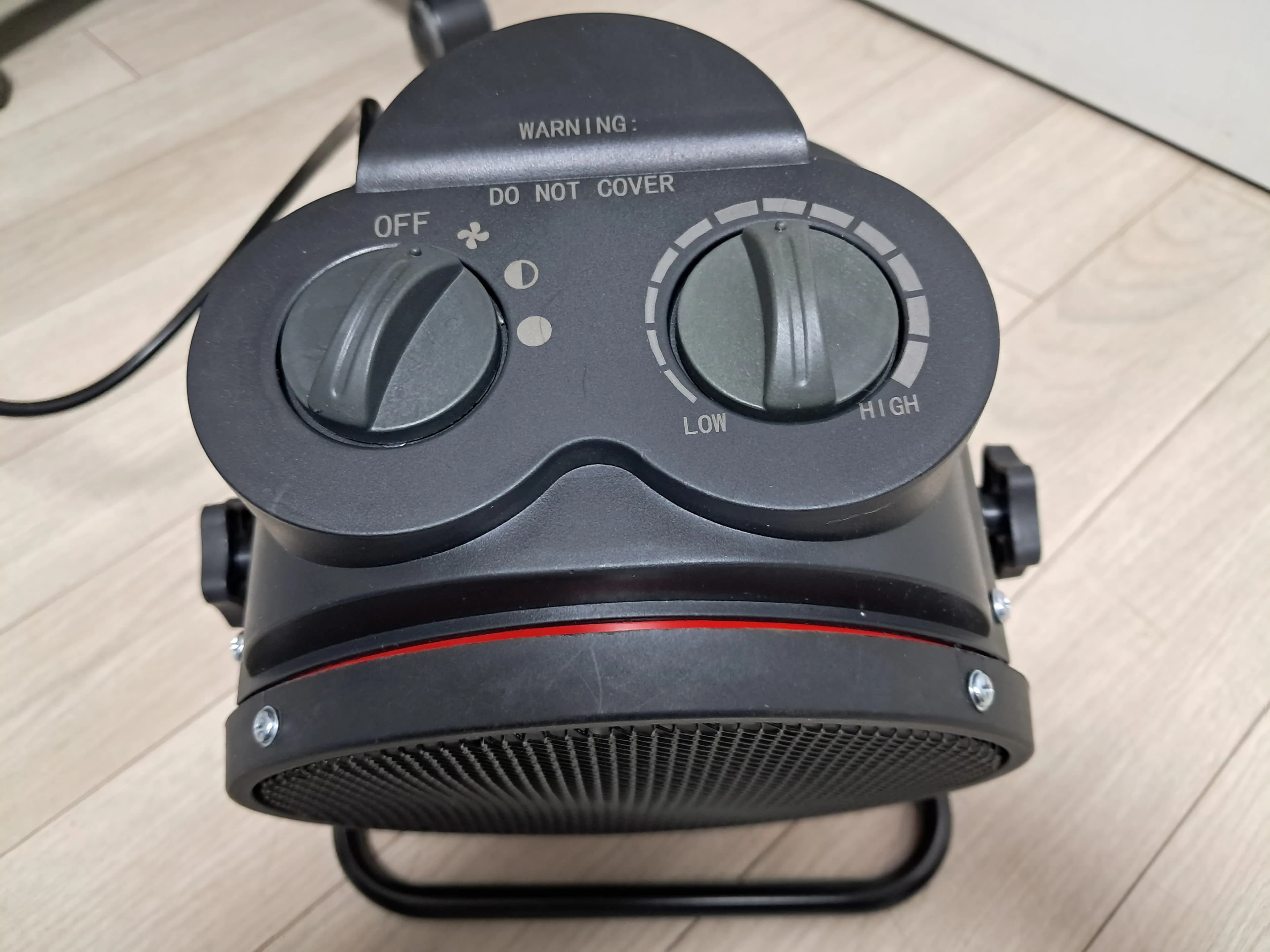 🔥 מפזר חום קרמי נייד 2000W — מחמם חדר שלם תוך שניות, אוויר חם חזק עם תרמוסטט ו-2 דרגות + מצב מאוורר, הגנת התחממות וכיבוי אוטומטי בהפלה (תקע אירופאי 220V · 4.9★ · מעל 1,000 נמכרו · משלוח חינם) - תמונה 4