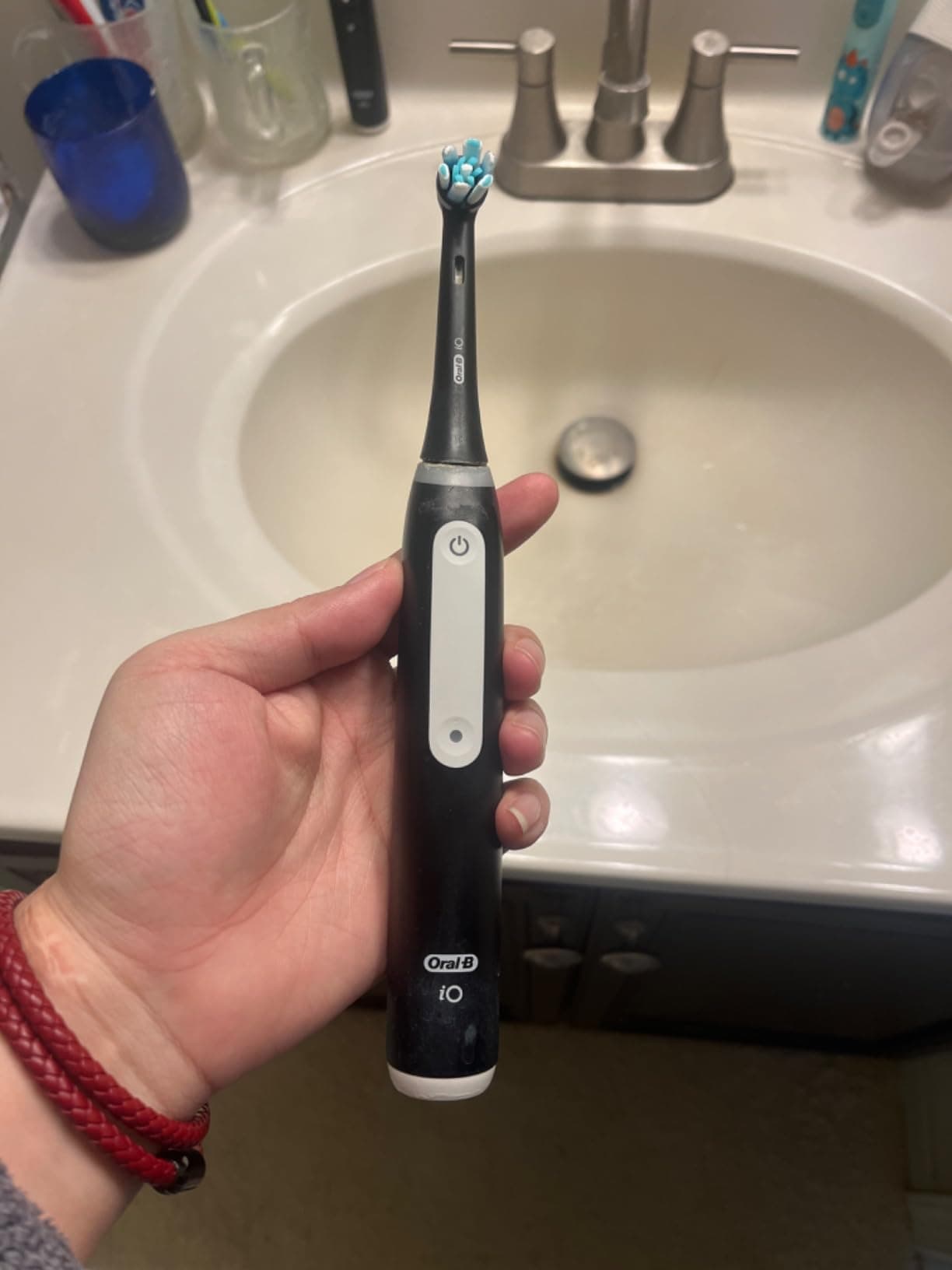מברשת שיניים חשמלית נטענת Oral-B iO3 — ניקוי מקצועי עם חיישן לחץ חכם 🦷 - תמונה 3